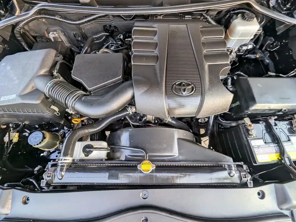 TOYOTA LAND CRUISER 2015 FACELIFTED 2025 FULL OPTION GXR V6 4.0L IN EXCELLENT CONDITION - Image 11