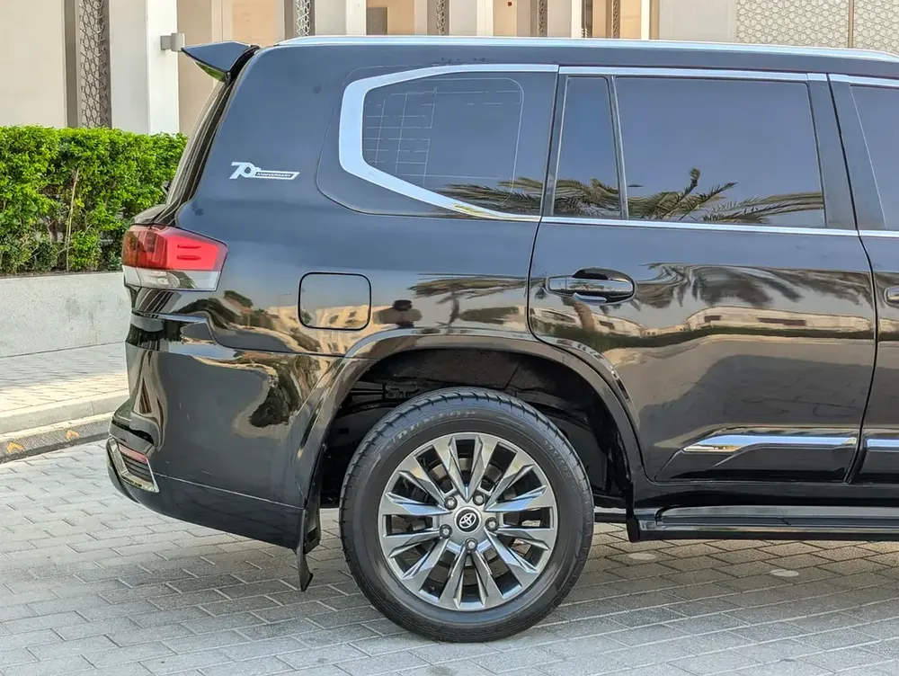 TOYOTA LAND CRUISER 2015 FACELIFTED 2025 FULL OPTION GXR V6 4.0L IN EXCELLENT CONDITION - Image 14