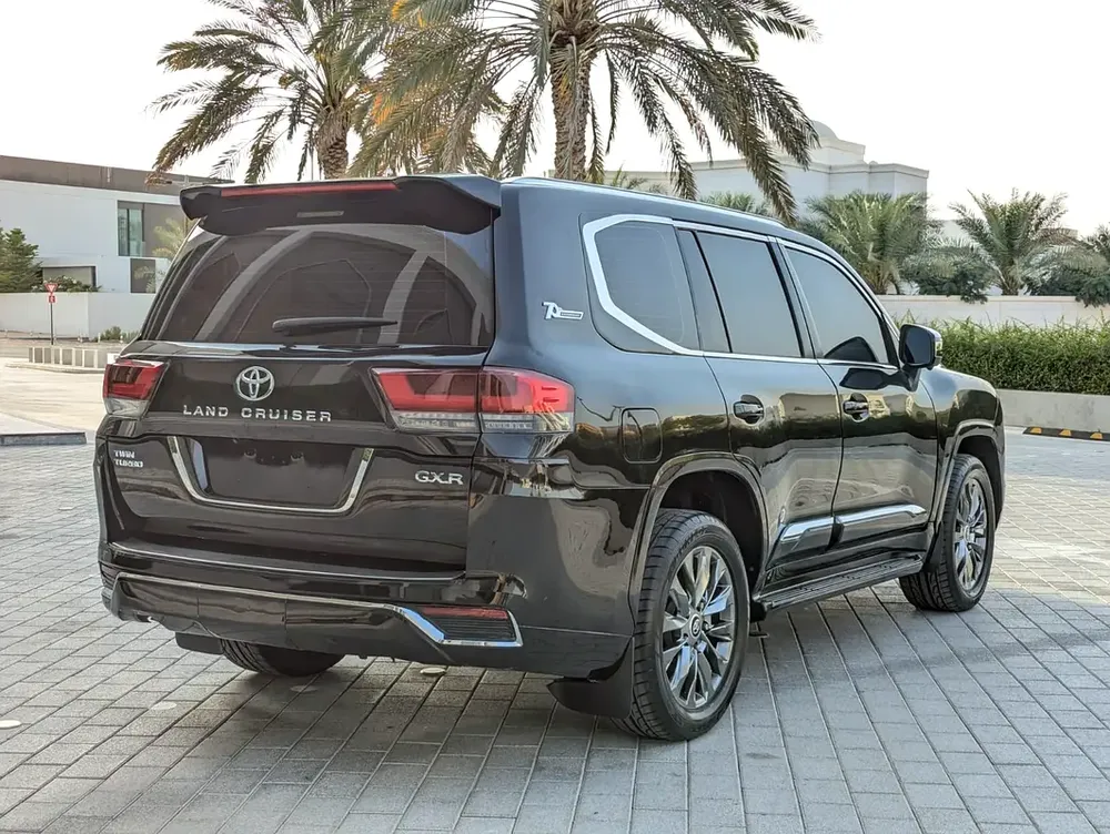 TOYOTA LAND CRUISER 2015 FACELIFTED 2025 FULL OPTION GXR V6 4.0L IN EXCELLENT CONDITION - Image 16