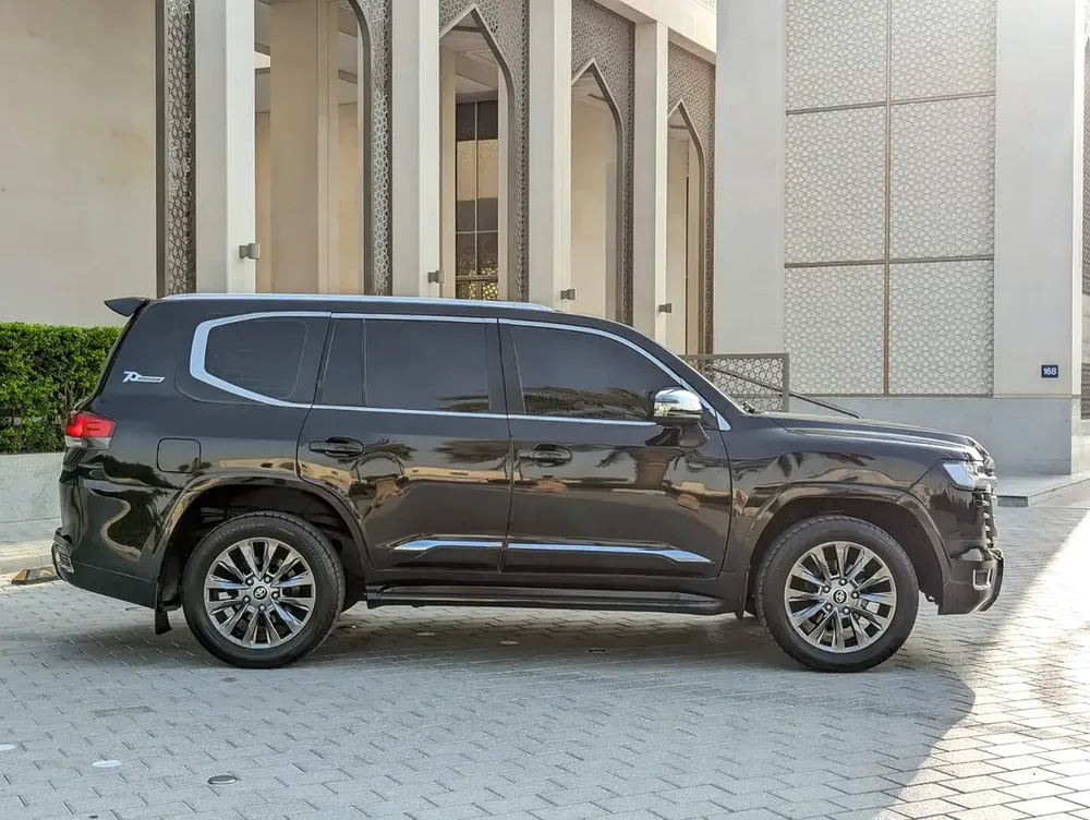 TOYOTA LAND CRUISER 2015 FACELIFTED 2025 FULL OPTION GXR V6 4.0L IN EXCELLENT CONDITION - Image 17