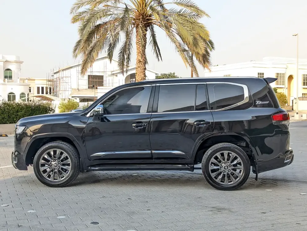 TOYOTA LAND CRUISER 2015 FACELIFTED 2025 FULL OPTION GXR V6 4.0L IN EXCELLENT CONDITION - Image 18