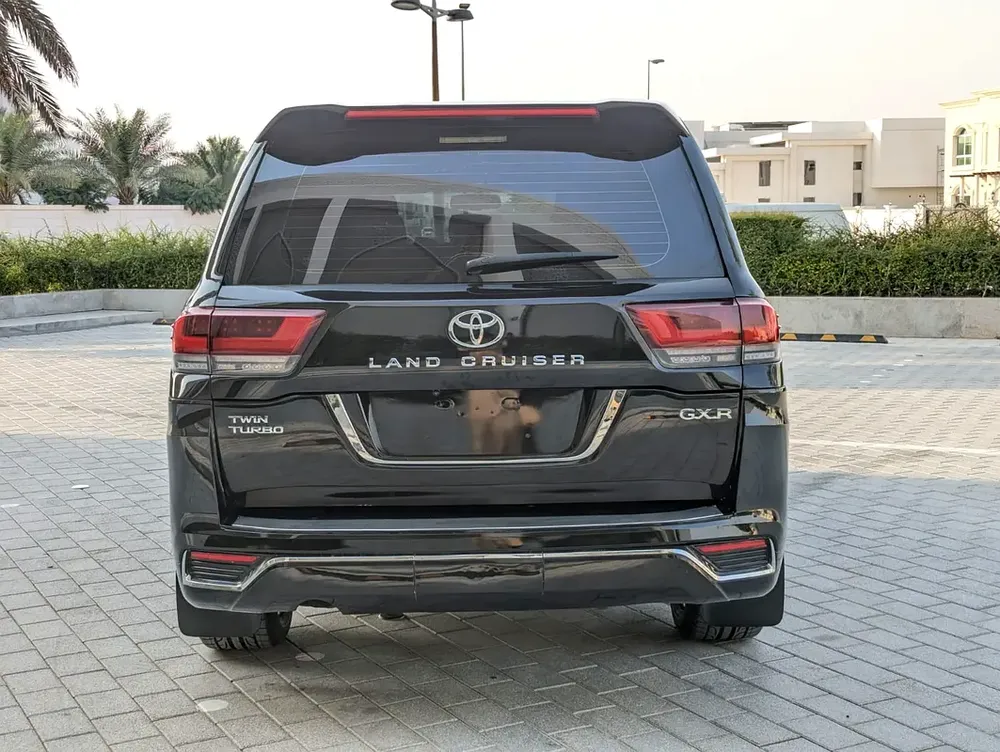 TOYOTA LAND CRUISER 2015 FACELIFTED 2025 FULL OPTION GXR V6 4.0L IN EXCELLENT CONDITION - Image 19