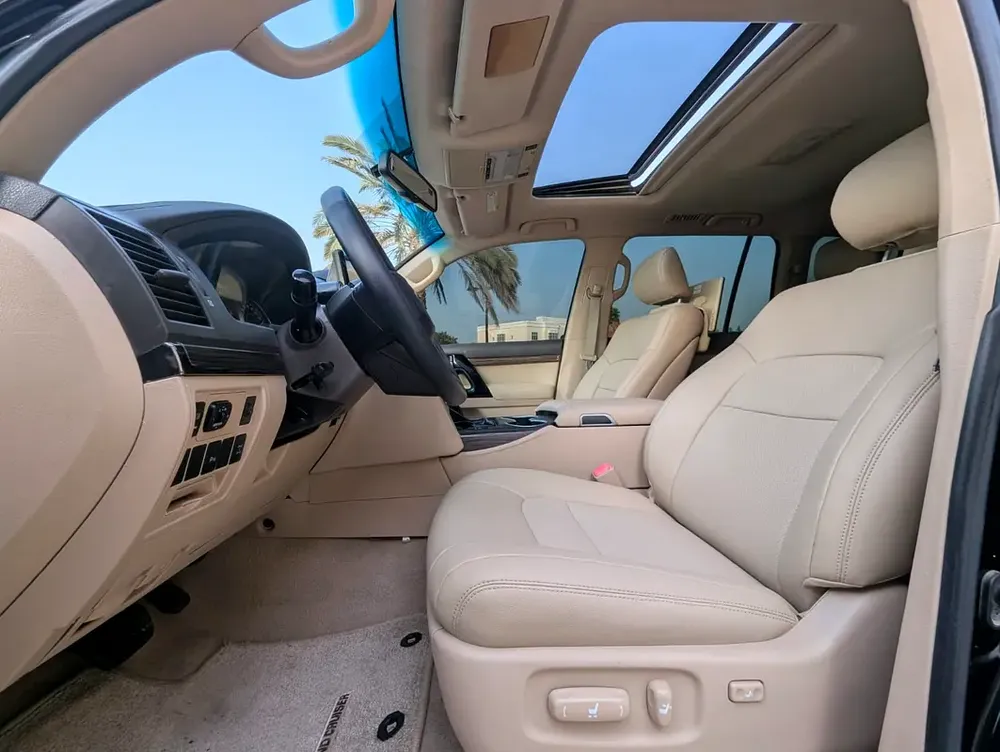 TOYOTA LAND CRUISER 2015 FACELIFTED 2025 FULL OPTION GXR V6 4.0L IN EXCELLENT CONDITION - Image 5