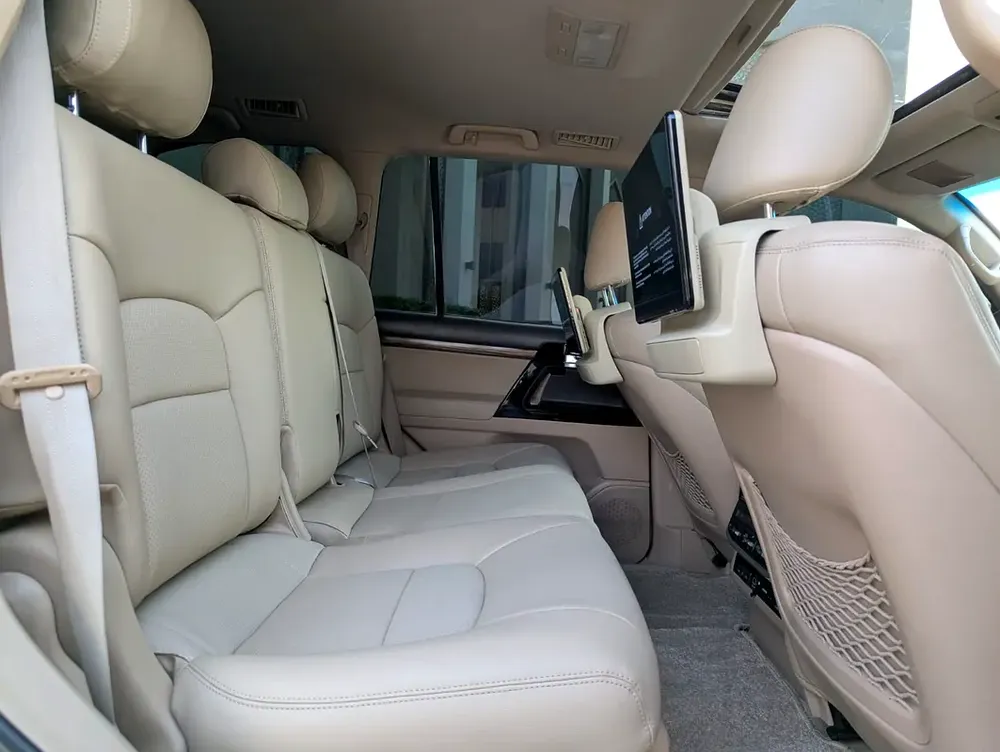 TOYOTA LAND CRUISER 2015 FACELIFTED 2025 FULL OPTION GXR V6 4.0L IN EXCELLENT CONDITION - Image 6