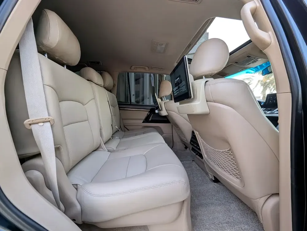 TOYOTA LAND CRUISER 2015 FACELIFTED 2025 FULL OPTION GXR V6 4.0L IN EXCELLENT CONDITION - Image 7