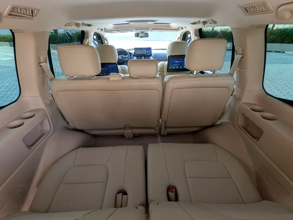 TOYOTA LAND CRUISER 2015 FACELIFTED 2025 FULL OPTION GXR V6 4.0L IN EXCELLENT CONDITION - Image 8