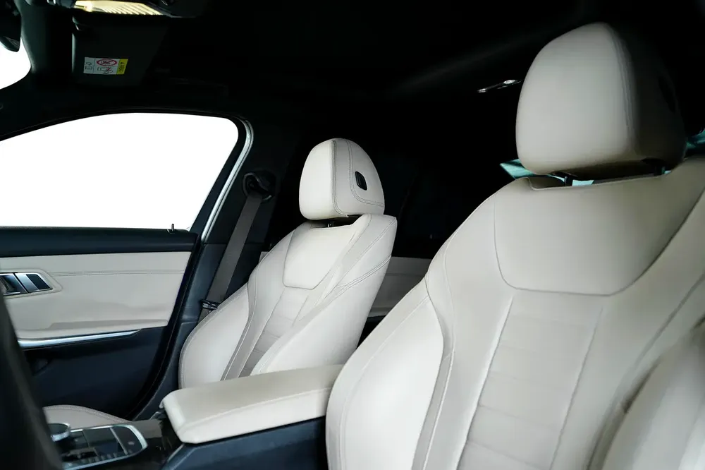 BMW 330i -Luxury line - Under BMW Service contract valid till 2028 - Image 15