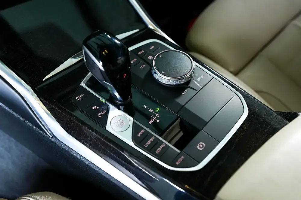 BMW 330i -Luxury line - Under BMW Service contract valid till 2028 - Image 16