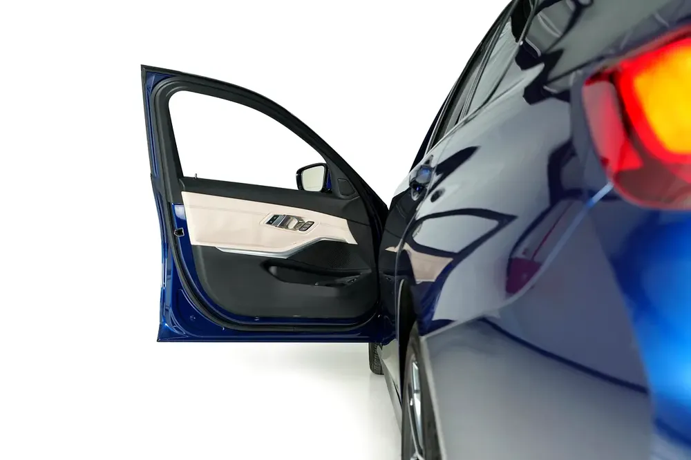 BMW 330i -Luxury line - Under BMW Service contract valid till 2028 - Image 17