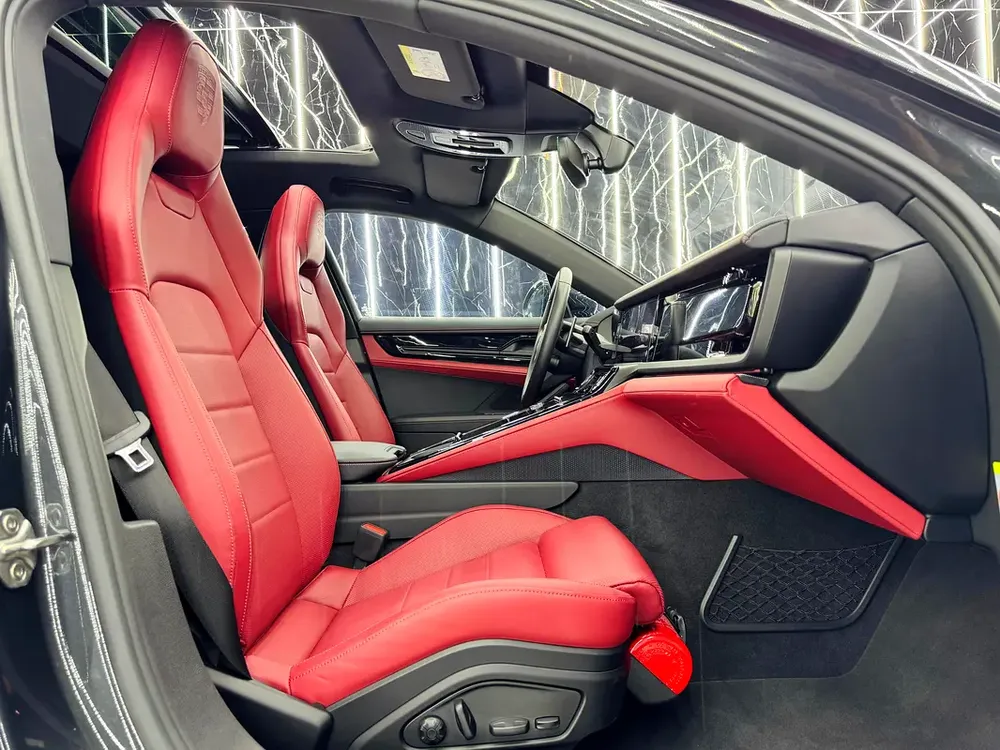 2025 Porsche Panamera 4S E-Hybrid, 2029 Porsche Warranty, Just Been Serviced, Very Low Kms, GCC - Image 13