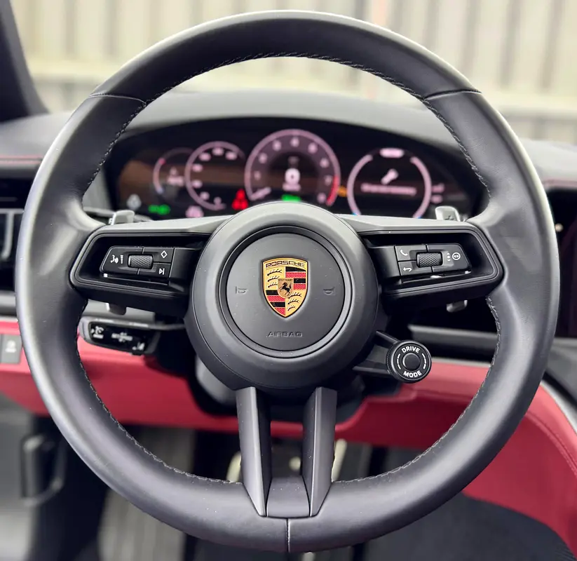 2025 Porsche Panamera 4S E-Hybrid, 2029 Porsche Warranty, Just Been Serviced, Very Low Kms, GCC - Image 16