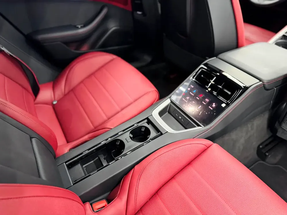 2025 Porsche Panamera 4S E-Hybrid, 2029 Porsche Warranty, Just Been Serviced, Very Low Kms, GCC - Image 19