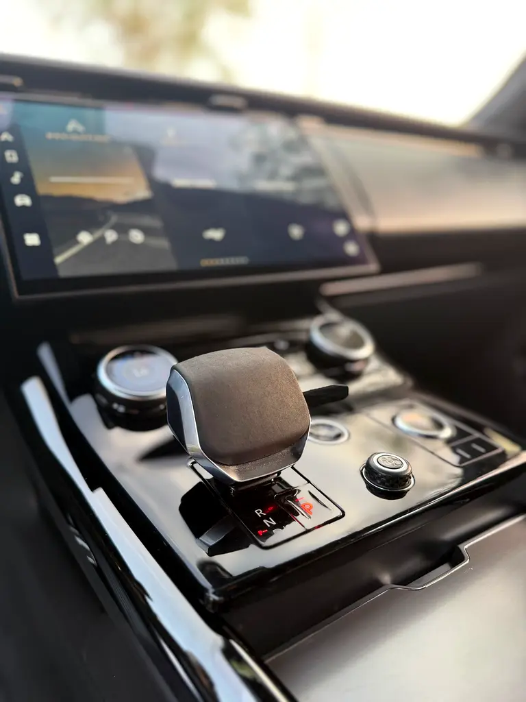 Land Rover Range Rover Sport HSE Dynamic 2023 - Korean Specs - GCC Stock - Image 13
