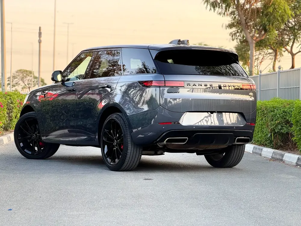 Land Rover Range Rover Sport HSE Dynamic 2023 - Korean Specs - GCC Stock - Image 4