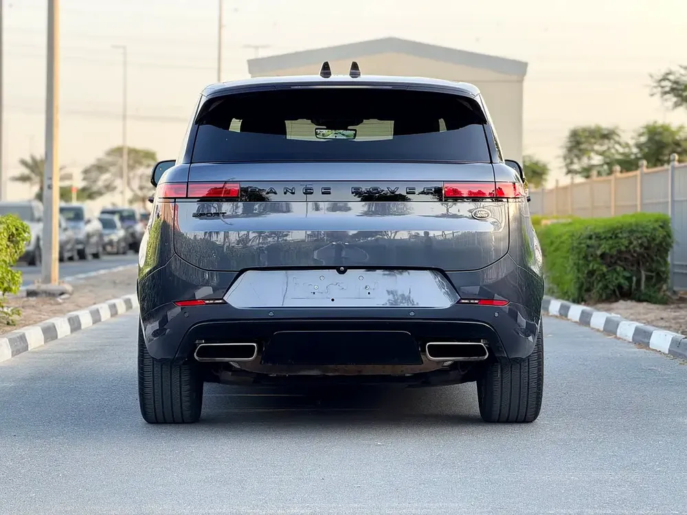 Land Rover Range Rover Sport HSE Dynamic 2023 - Korean Specs - GCC Stock - Image 6