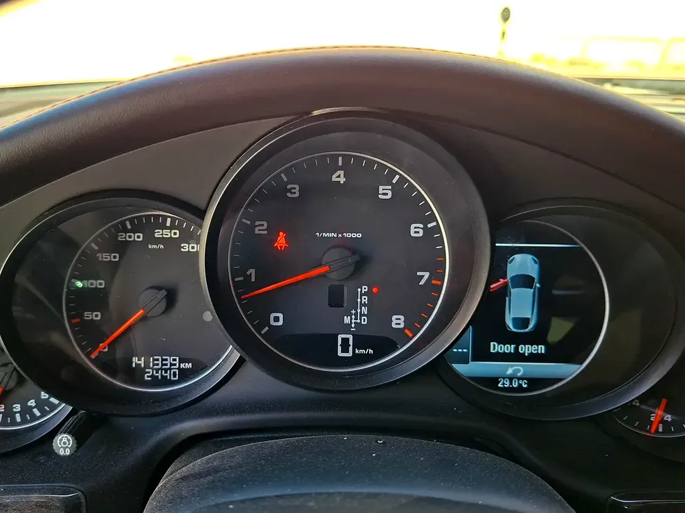 AED 5825/month | 2015 Porsche Panamera  | GCC Specs | Ref#466320 - Image 15