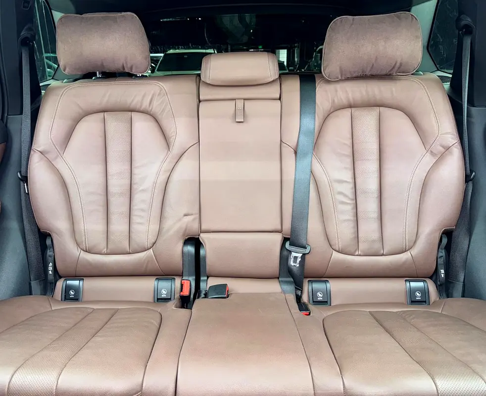 Exclussive Summer Sale | GCC | Full AGMC Service History | 7 Seater  SUV | - Image 19