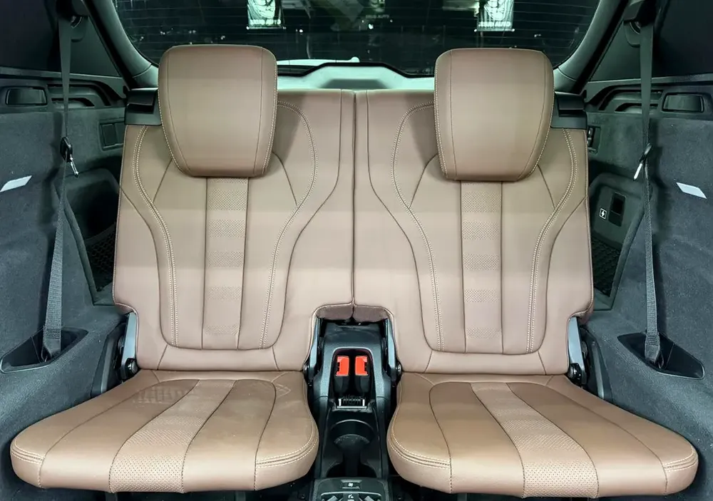 Exclussive Summer Sale | GCC | Full AGMC Service History | 7 Seater  SUV | - Image 20