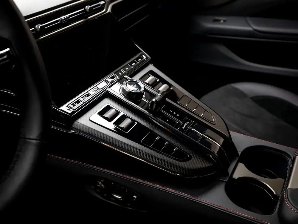 2025 | Aston Martin | Vantage (V8) | GCC Specs | With Warranty - Pristine Condition - Image 14