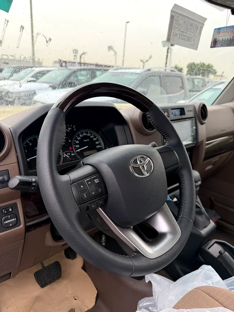 Toyota Land Cruiser 79 Diesel 2.8 - Image 4