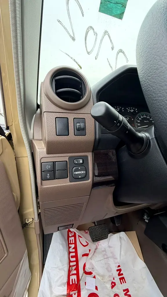 Toyota Land Cruiser 79 Diesel 2.8 - Image 9