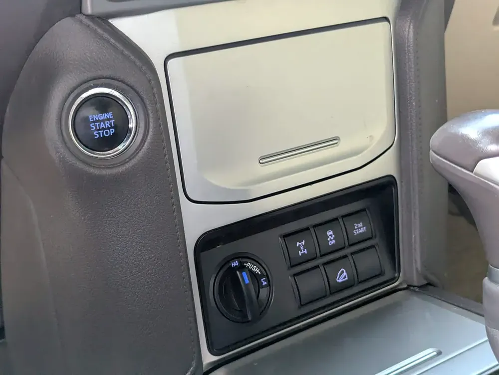 TOYOTA PRADO 2018 GCC V6 4.0L IN EXCELLENT CONDITION - Image 11