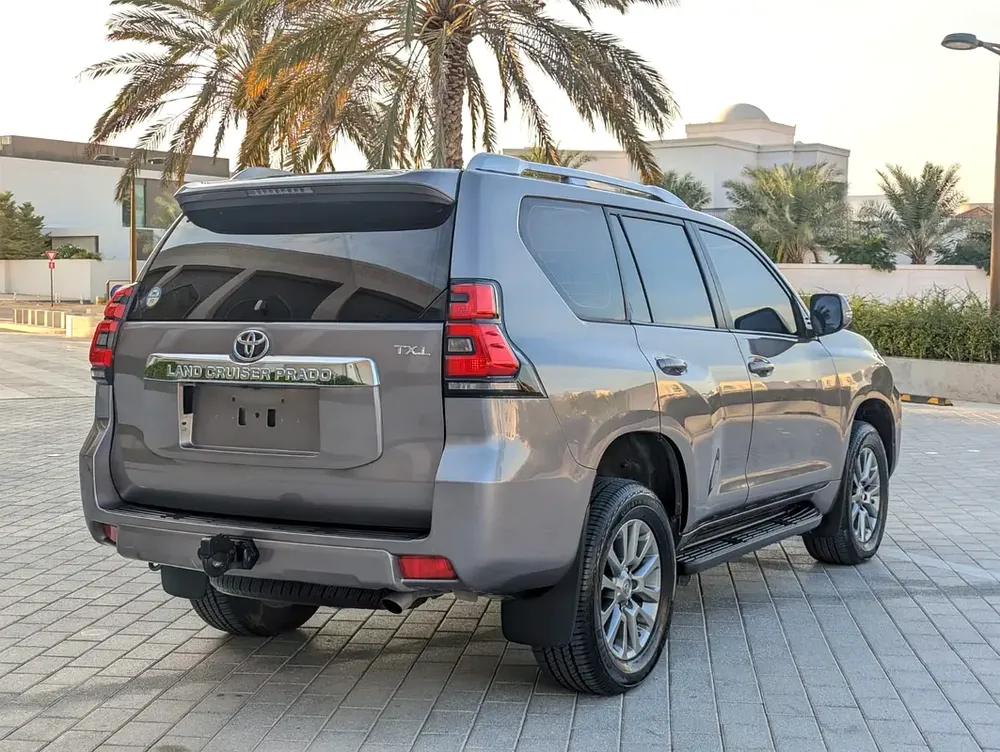 TOYOTA PRADO 2018 GCC V6 4.0L IN EXCELLENT CONDITION - Image 15