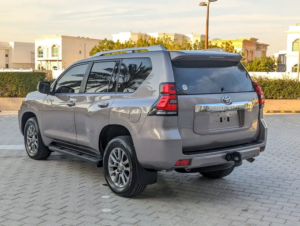 TOYOTA PRADO 2018 GCC V6 4.0L IN EXCELLENT CONDITION - Image 16