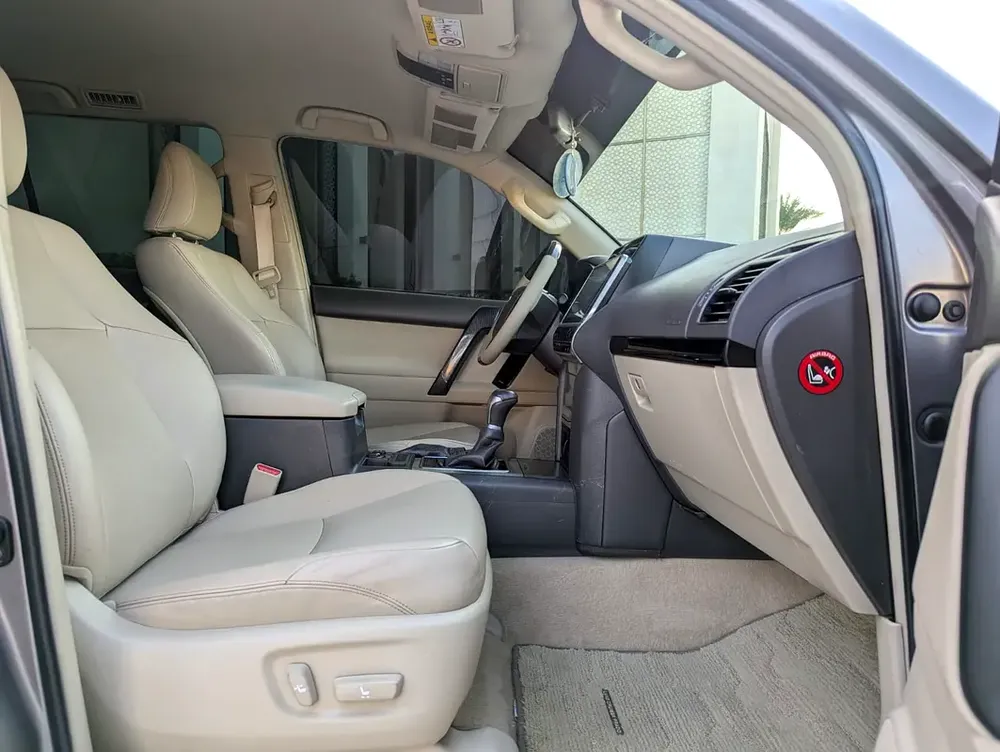 TOYOTA PRADO 2018 GCC V6 4.0L IN EXCELLENT CONDITION - Image 4