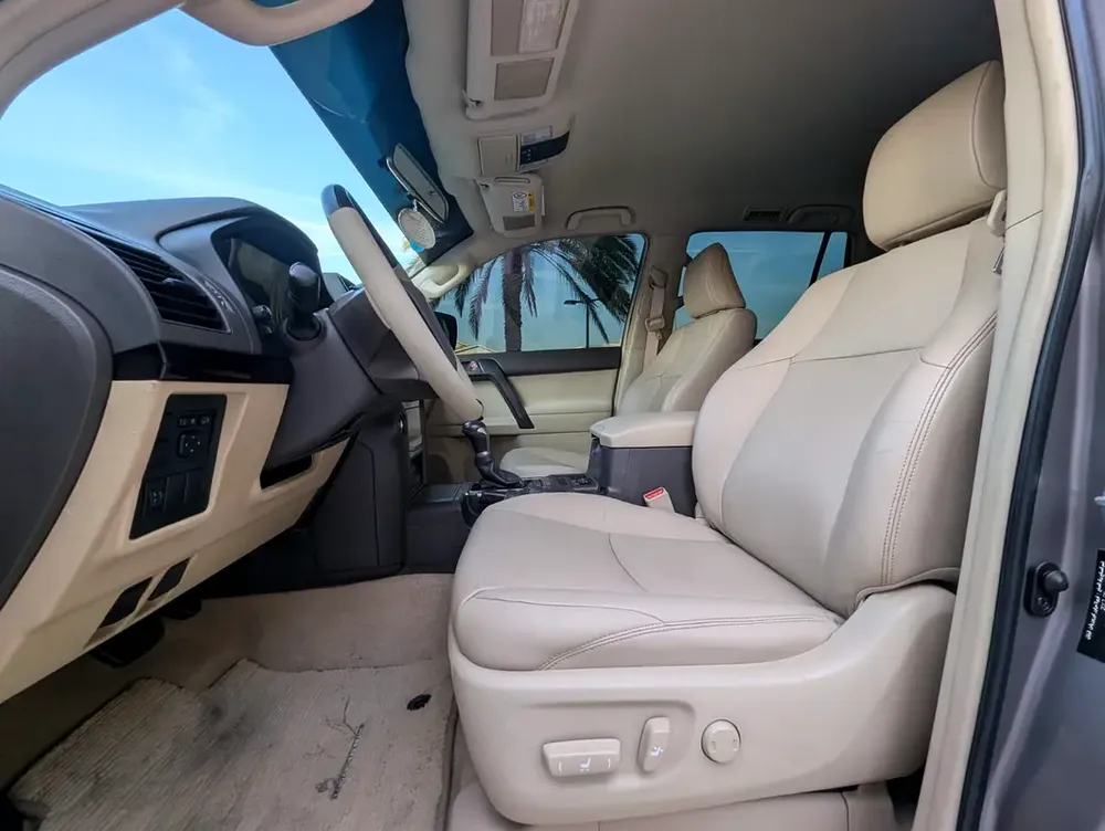 TOYOTA PRADO 2018 GCC V6 4.0L IN EXCELLENT CONDITION - Image 5