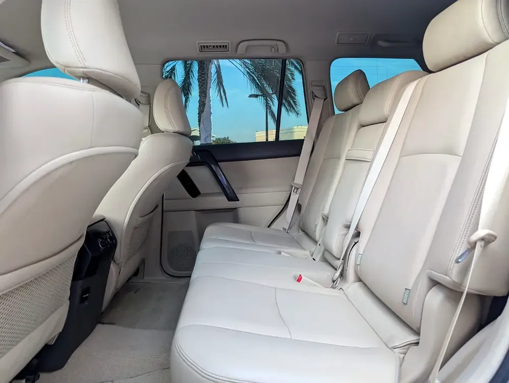 TOYOTA PRADO 2018 GCC V6 4.0L IN EXCELLENT CONDITION - Image 7