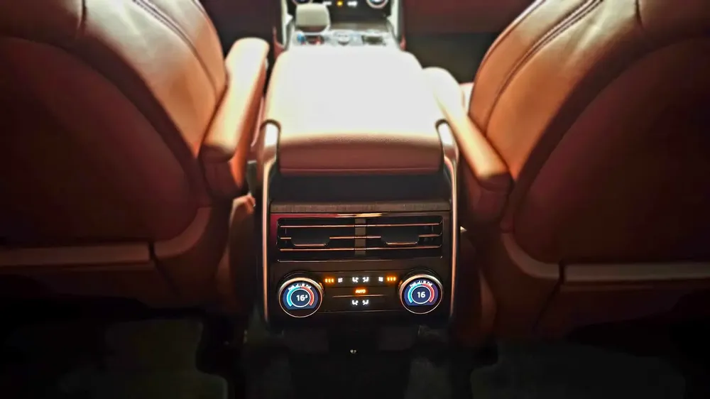 Dealer Warranty + Service Contract I 2022 Land Range Rover Vouge HSE P530 | GCC Specs | - Image 11