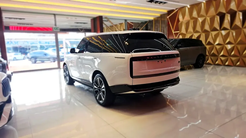 Dealer Warranty + Service Contract I 2022 Land Range Rover Vouge HSE P530 | GCC Specs | - Image 5