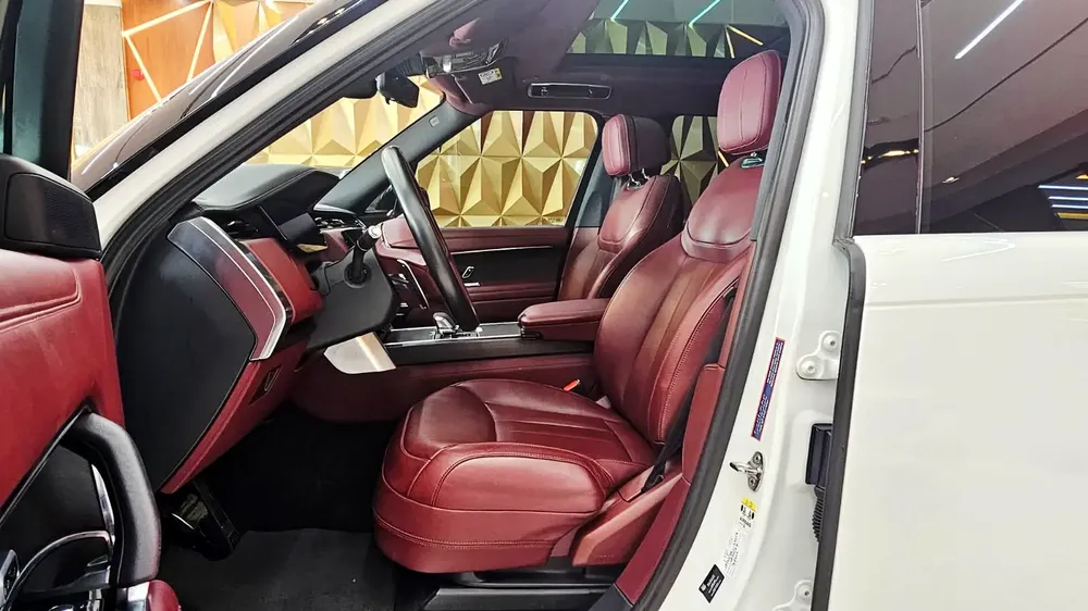 Dealer Warranty + Service Contract I 2022 Land Range Rover Vouge HSE P530 | GCC Specs | - Image 9