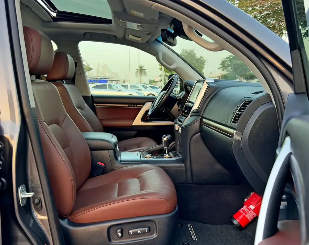 2018 Toyota Land Cruiser VXR 5.7l V8, GCC Specifications - Image 11