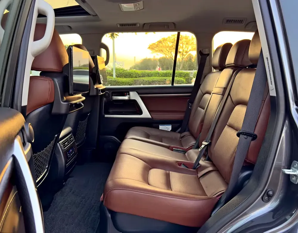 2018 Toyota Land Cruiser VXR 5.7l V8, GCC Specifications - Image 13
