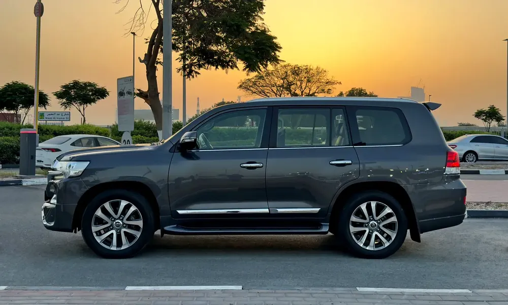 2018 Toyota Land Cruiser VXR 5.7l V8, GCC Specifications - Image 4