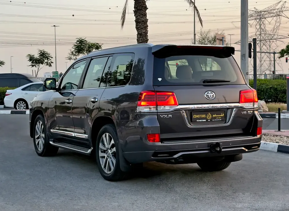 2018 Toyota Land Cruiser VXR 5.7l V8, GCC Specifications - Image 5