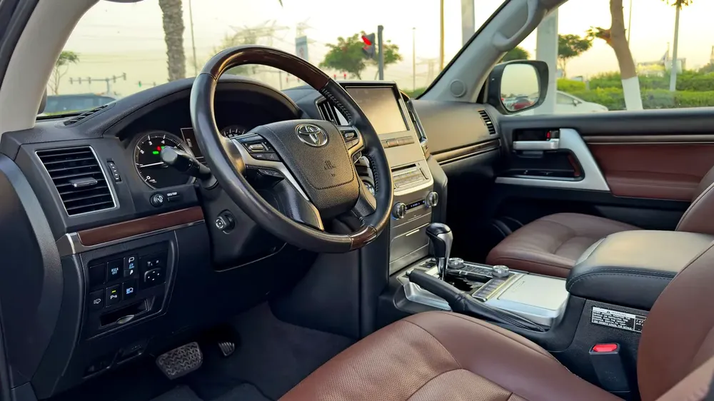 2018 Toyota Land Cruiser VXR 5.7l V8, GCC Specifications - Image 8