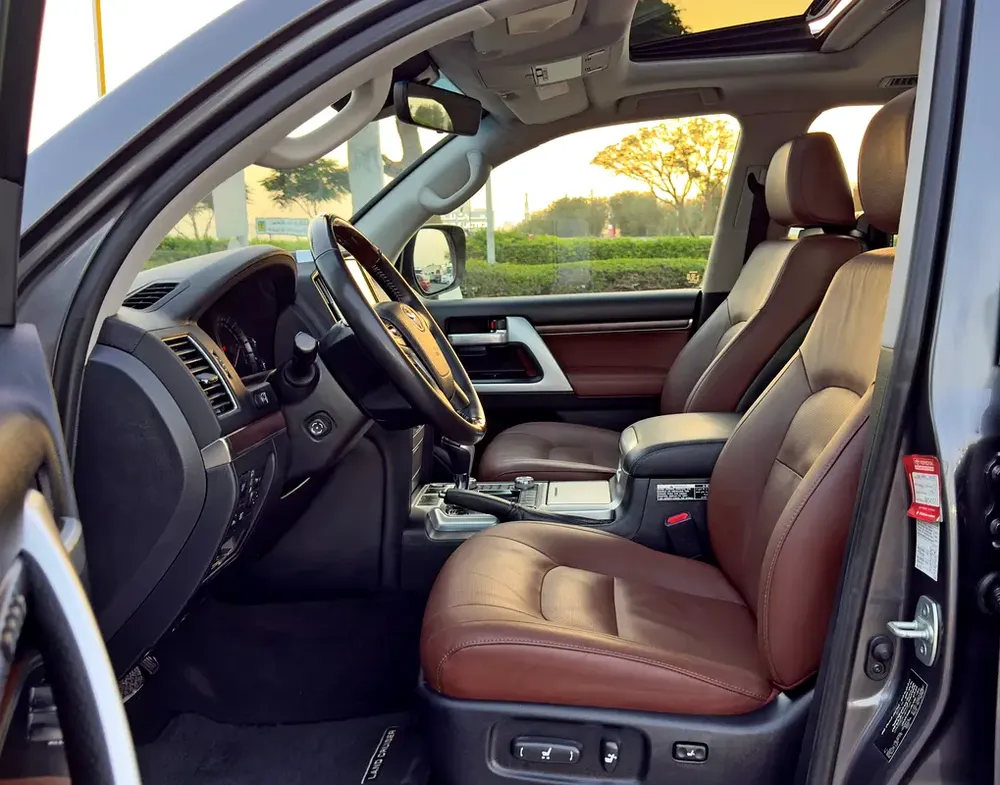 2018 Toyota Land Cruiser VXR 5.7l V8, GCC Specifications - Image 9