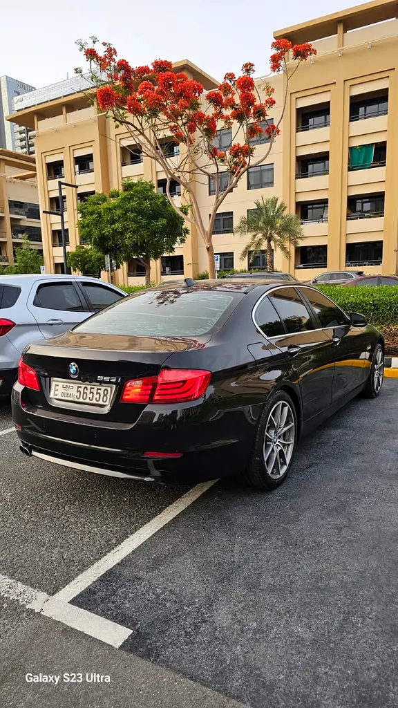 BMW 5-Series 523i 2011 GCC Specs - Excellent Condition - Image 4