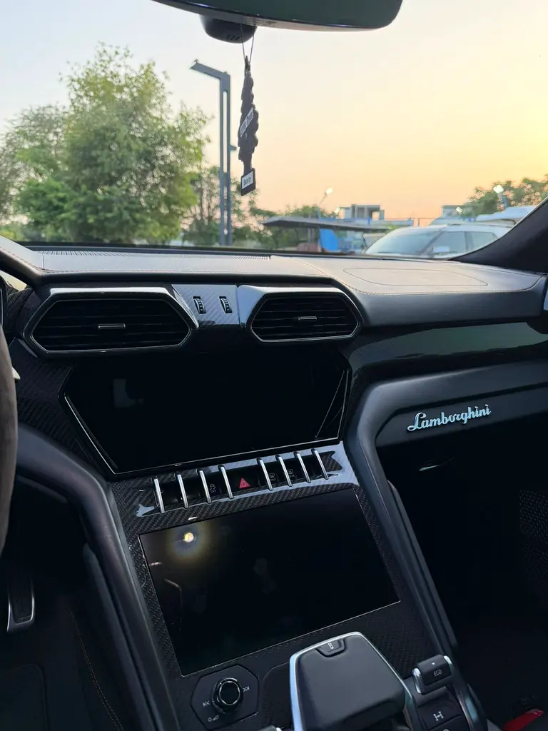 2022 Lamborghini Urus GCC | 40,000 KM | Warranty & Service | Carbon Interior | Bang & Olufse - Image 14