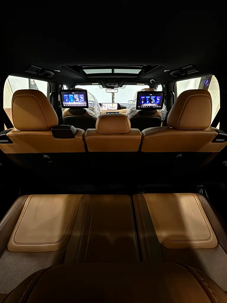 Nissan Patrol LE Platinum City Black Edition - Image 17