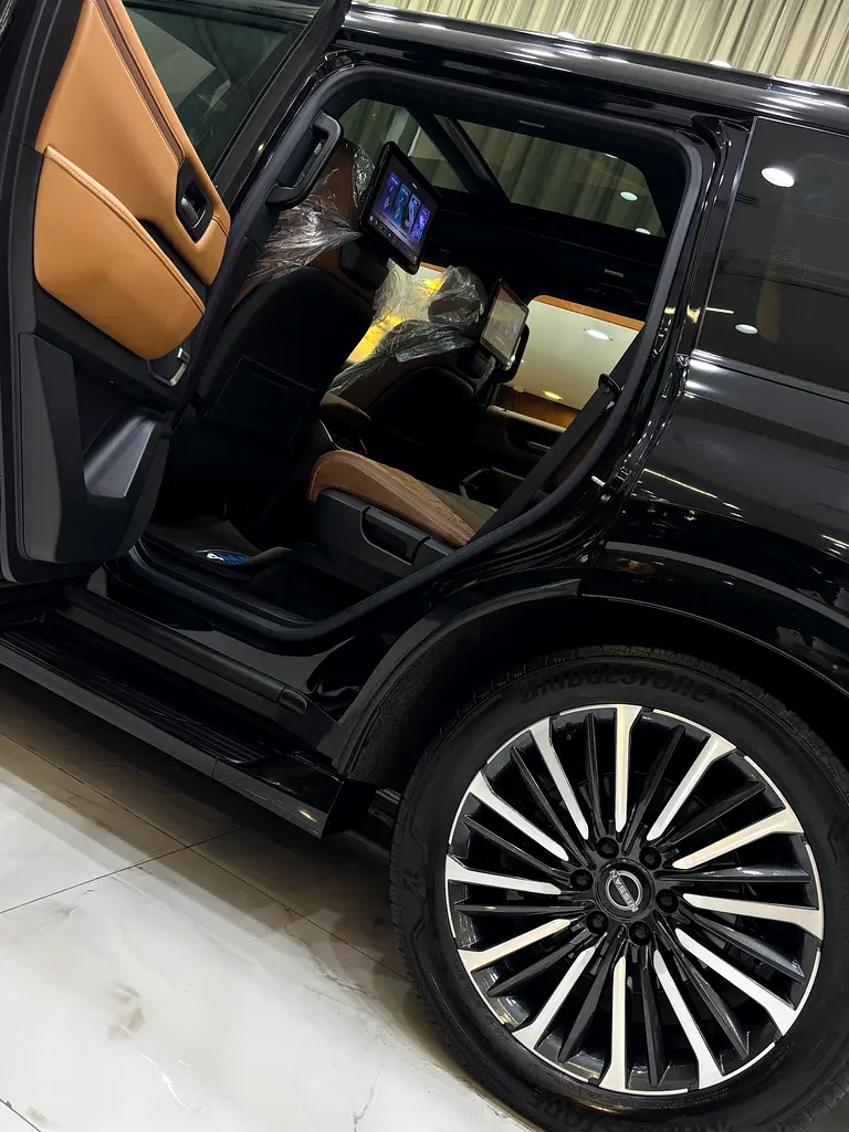 Nissan Patrol LE Platinum City Black Edition - Image 19