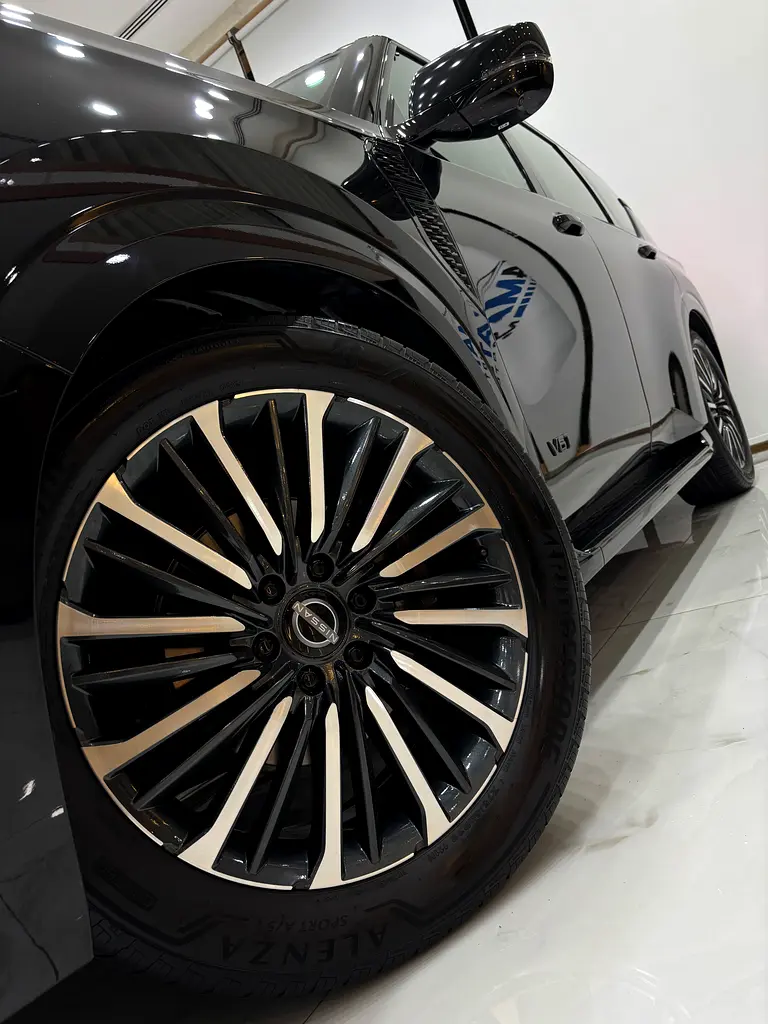 Nissan Patrol LE Platinum City Black Edition - Image 7