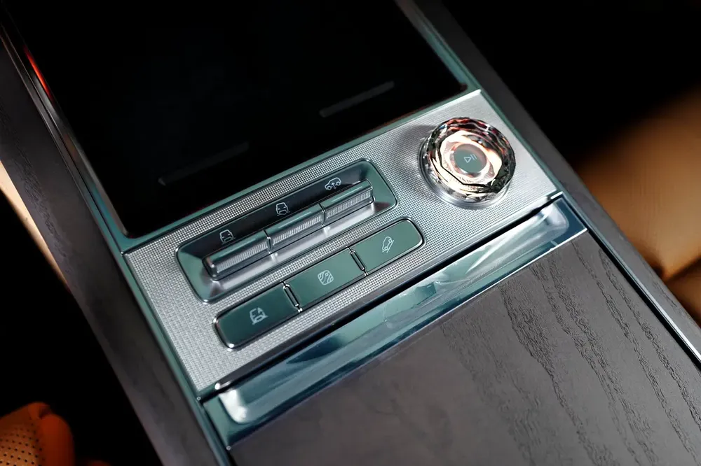 ZEEKR 9X Ultra-Brand New-6 Seats-NAIM High End Sound System-The Ultimate Luxury SUV - Image 17
