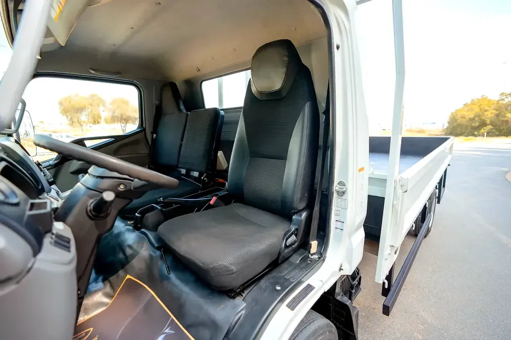 Mitsubishi Canter Cargo Body | Diesel | GCC Specs | Ref#M05105 - Image 8