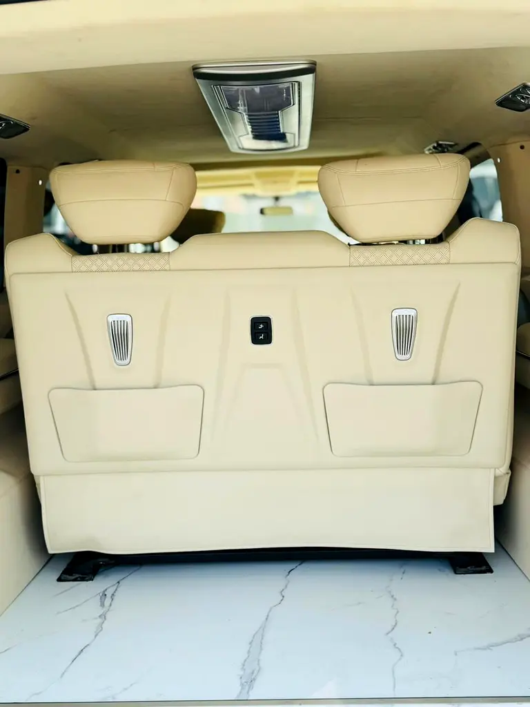 TOYOTA HIACE 3.5 AT VIP 6 Seats 2023 - Image 10