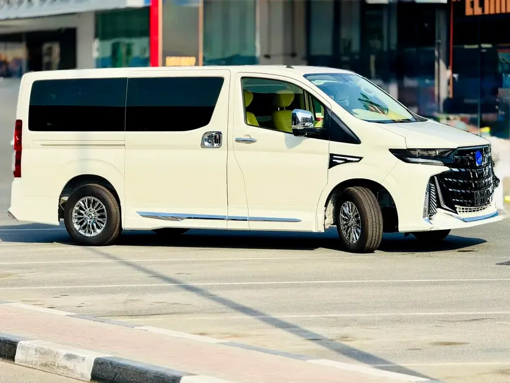 TOYOTA HIACE 3.5 AT VIP 6 Seats 2023 - Image 5