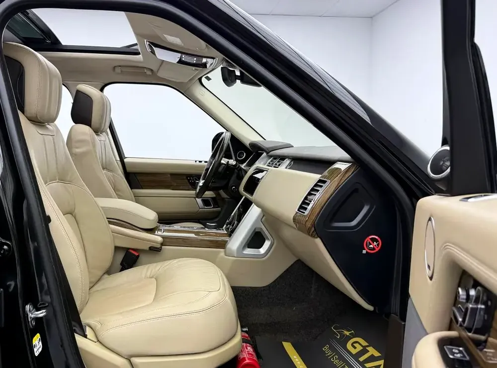 2019 Range Rover Vogue HSE, Warranty, Full Service History, Fully Loaded, Excellent Condition, GCC - Image 9